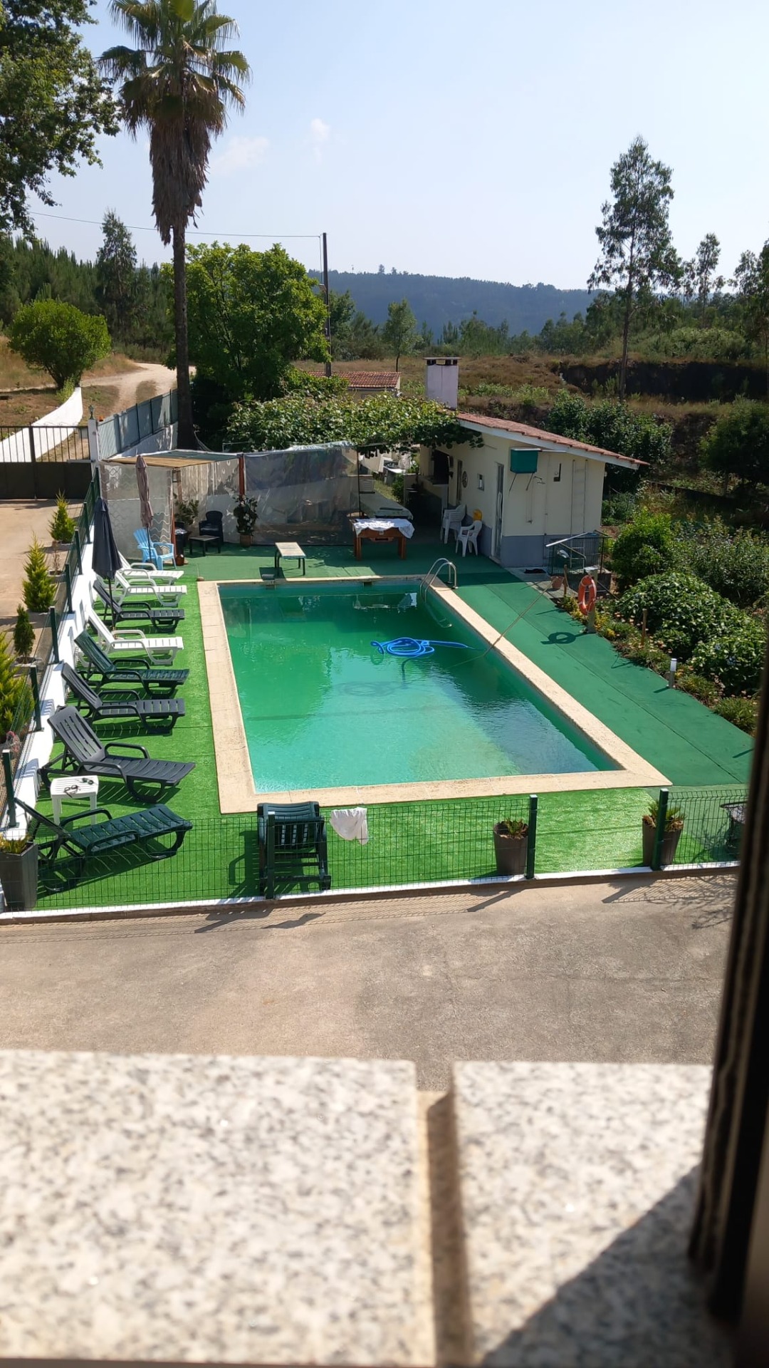 Aluga se quartos com w.c privado